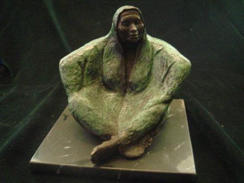 Escultura De Bronce Figura Mujer Indígena Sobre Mármol