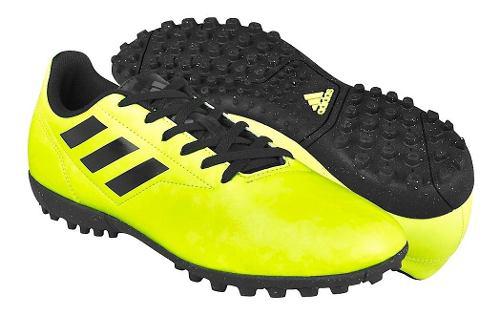 Tenis de futbol rapido umbro