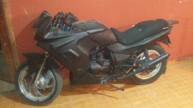 Moto tipo deportiva 200 cc