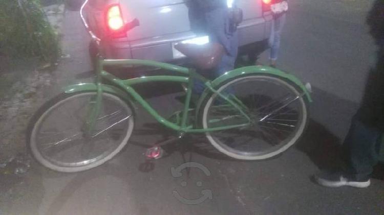 Bicicleta color verde menta.