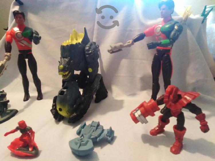 monos de max steel