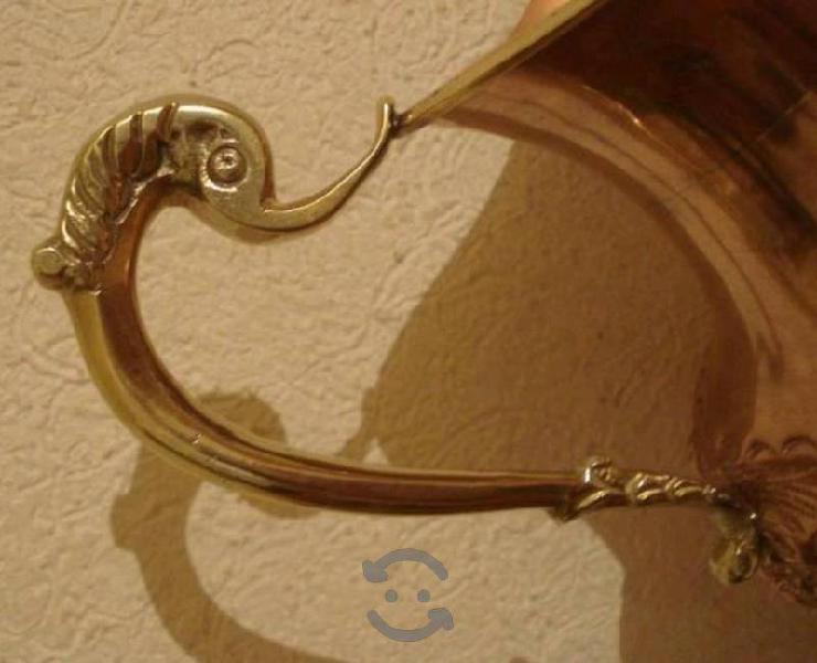 jarra antigua de latón con bronce