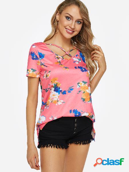 Camiseta con estampado de flores rosadas y dobladillo