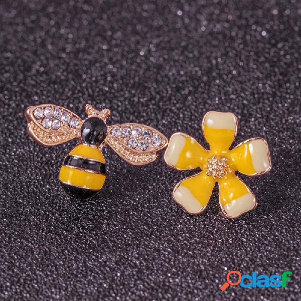 Cute Flower Honeybees asimétrico Pendientes esmalte de