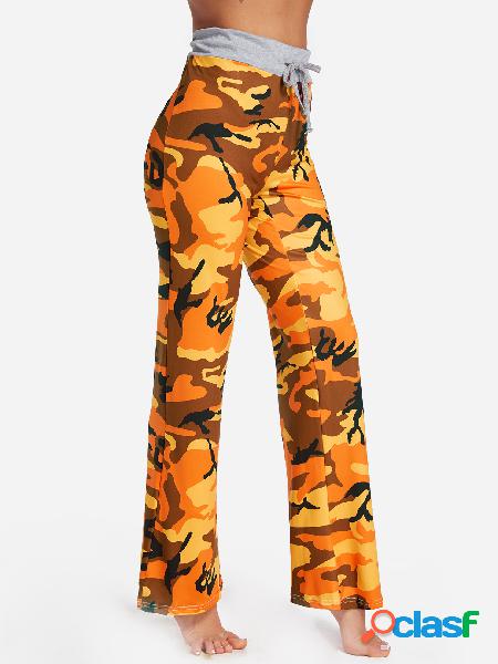 Pantalones cortos de color naranja con cordón de camuflaje