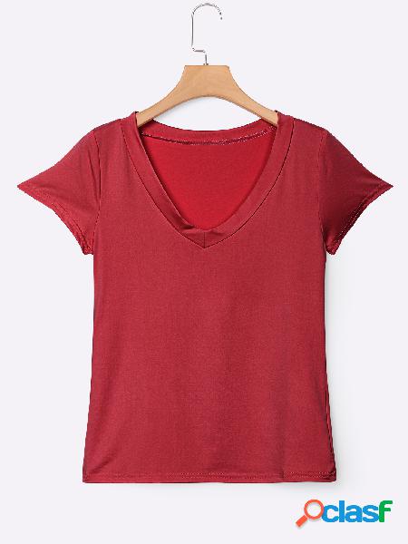 V-cuello bajo rojo del corte t-shirts
