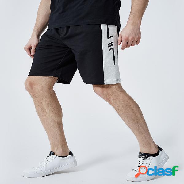 Pantalones cortos para hombre con contraste en el panel