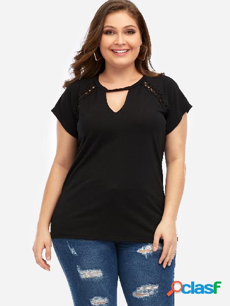 Camiseta con corte frontal en negro liso