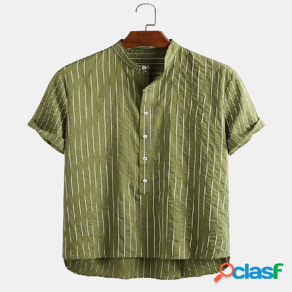 Hombre Soft y henley informal de rayas verticales arrugadas