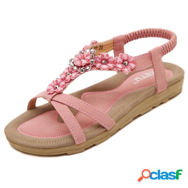 Sandalias planas bohemias con adornos