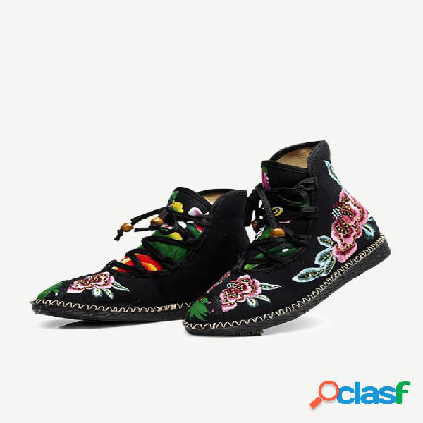 Botas retras florales bordadas con cordones
