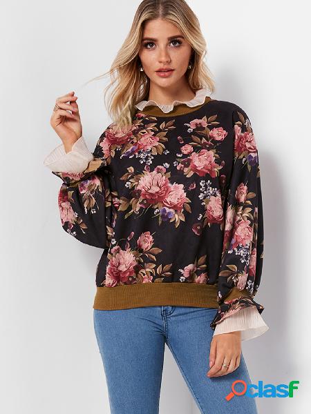 Sudadera negra con cuello redondo y estampado floral al azar