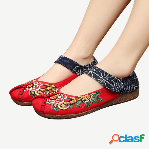 Zapatos planos bordados con velcro