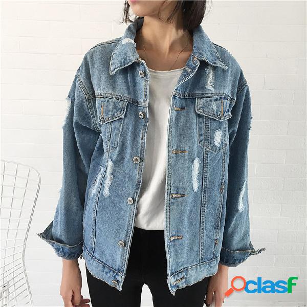 Chaquetas finas de mezclilla desgastadas con agua suelta