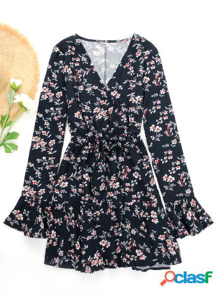 Mini vestido de moda con cuello en V y estampado floral azul