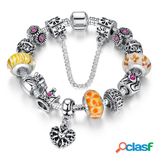 Pulsera estilo tibetano con strass y adornos de plata