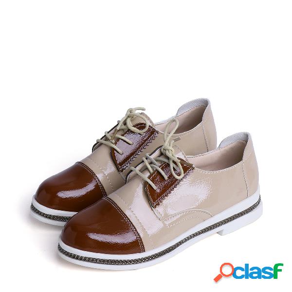 Zapatos de cordones con diseño de costura beige