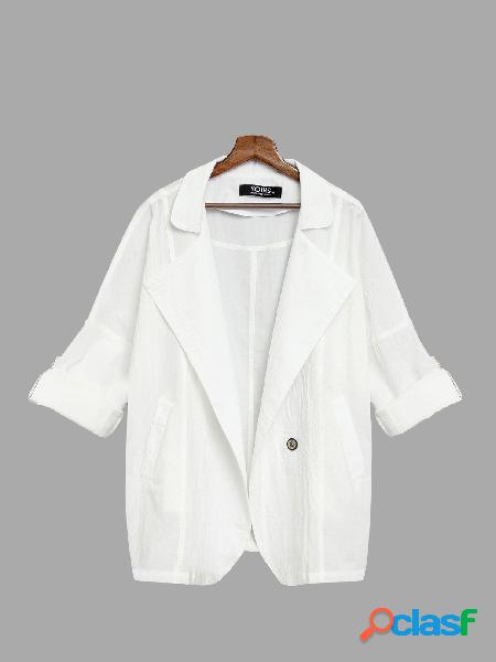 Abrigo de solapa de cuello blanco con bolsillos laterales