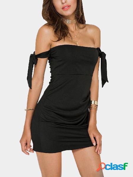 Mini vestido sin tirantes negro con mangas de atar