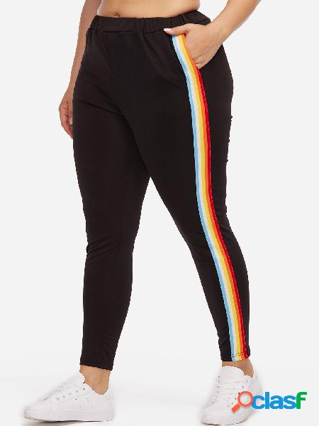 Pantalón corto negro con costuras arqueadas en el arco iris