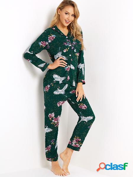 Pijamas estampados con botones verdes