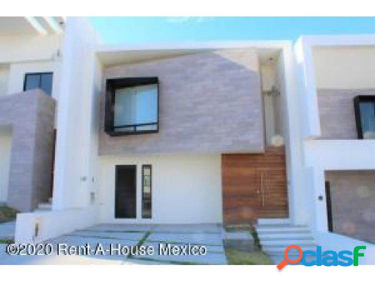 QH4 Amplia casa en venta de 3 recamaras en Zibata