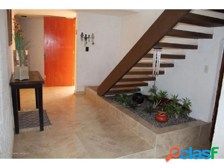Qh1 Casa de 3 recámaras con family room en venta en Jurica