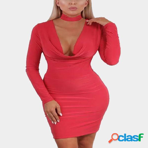 Vestido ajustado de manga larga con cuello en V rojo con