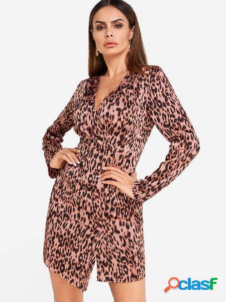 Vestido de manga larga con cuello en V y diseño de leopardo