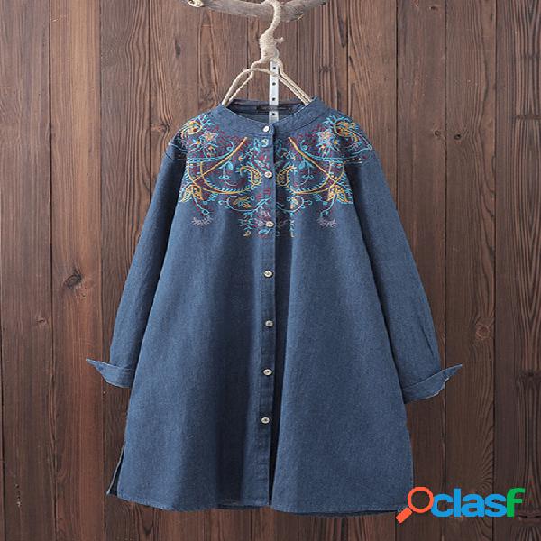 Blusa azul vaquera con botones de manga larga y cuello alto