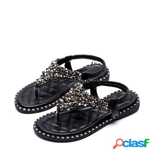 Sandalias planas adornadas con joyas negras