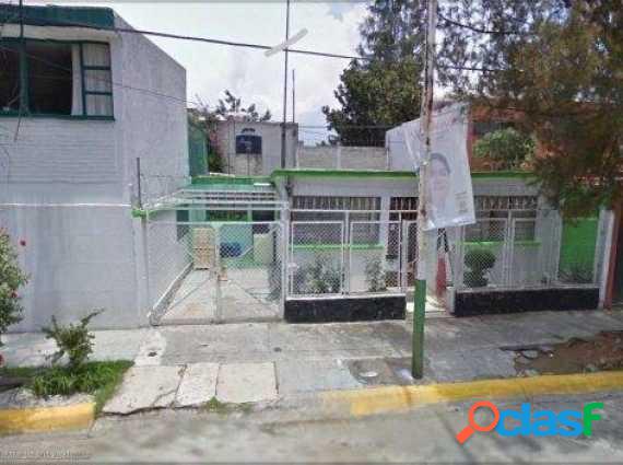 CASA EN VENTA PARA REMODELAR EN BOSQUES DE ECHEGARAY