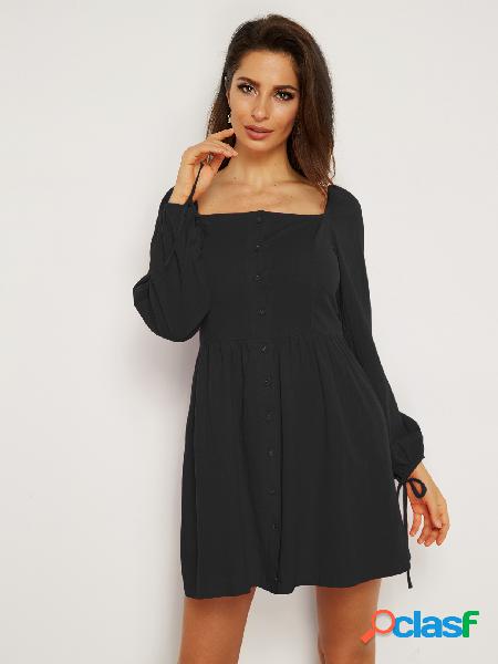 Mini vestido negro de manga larga con cuello redondo de