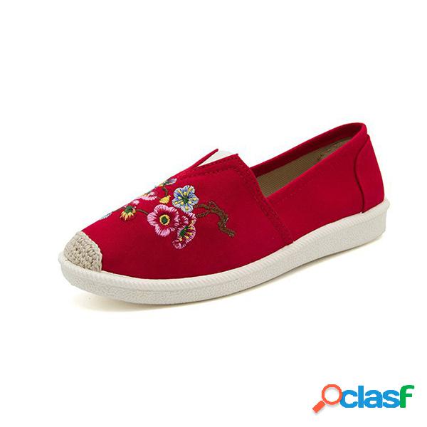 Mocasines planos de suela suave y lisa bordados