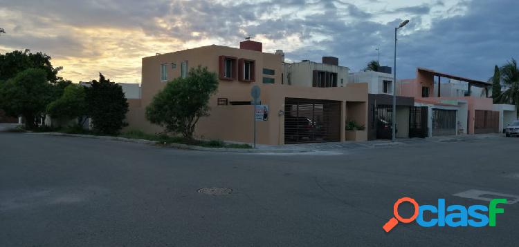 Vendo amplia casa en esquina en Col. Altabrisa