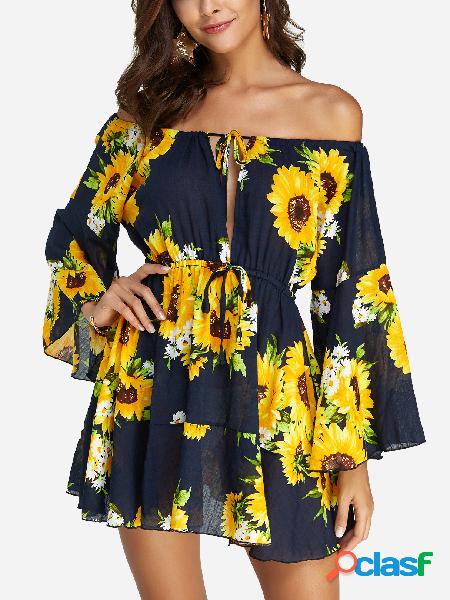 Mini vestido de manga larga con cordones de flores y