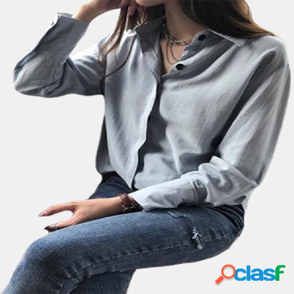 Se instaló una nueva camisa de color sólido elegante con