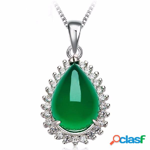 Colgante en forma de corazón de plata de calcedonia de