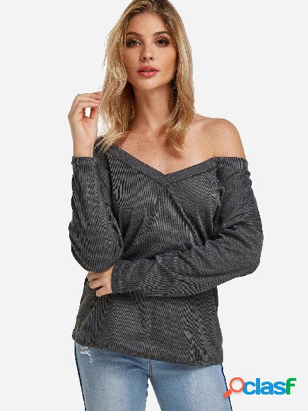 Gris, diseño de un hombro, cuello en V profundo, mangas