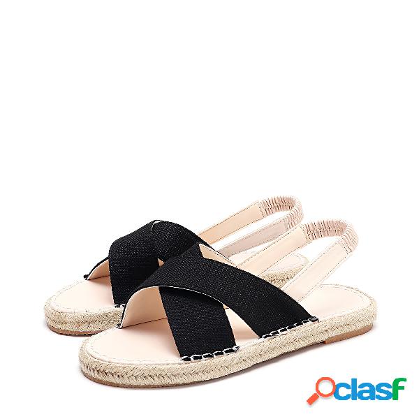 Sandalias planas tejidas de paja negras de lona