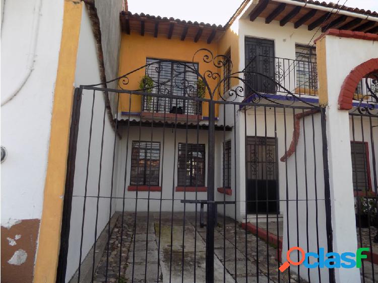 Casa dúplex en venta a una cuadra de la Av. Francisco Villa