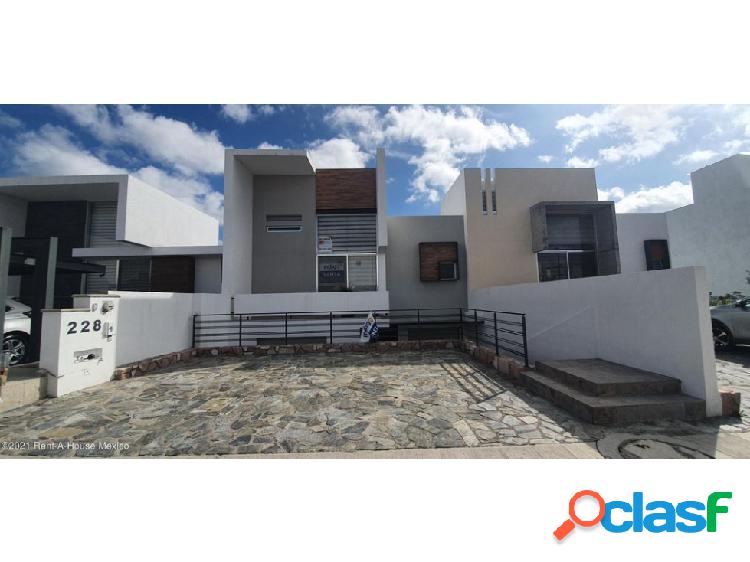 Hermosa casa en venta en Juriquilla - NR