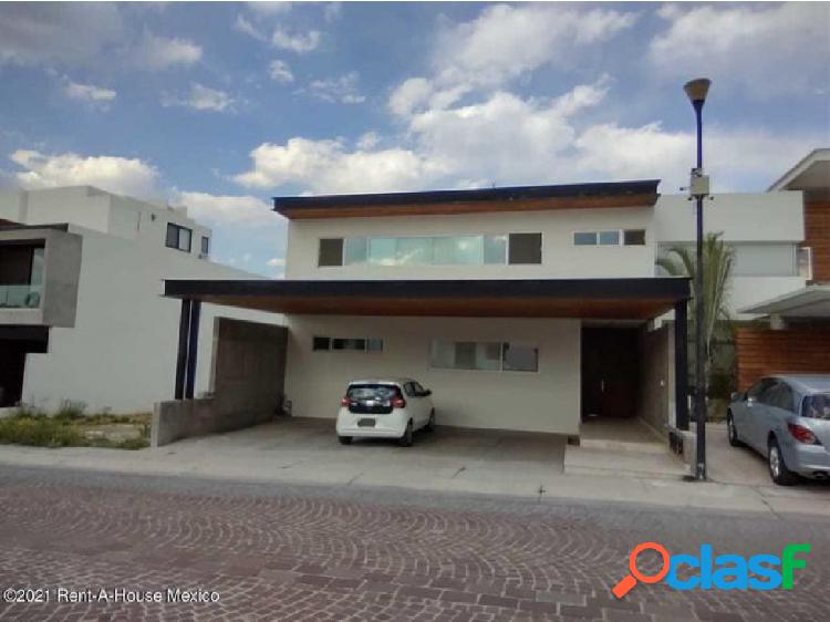 Hermosa casa en venta en Juriquilla con recamara en PB - NR