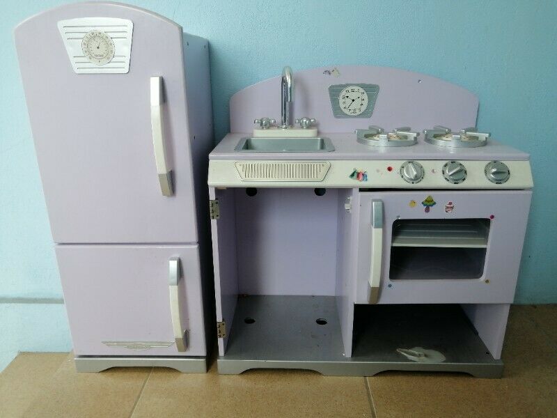 Cocina y refrigerador infantil