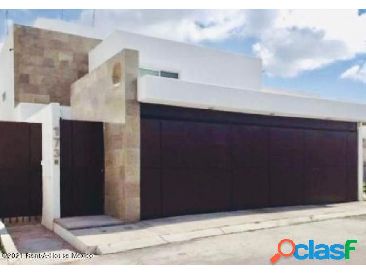 Amplia casa en venta en Juriquilla AGT