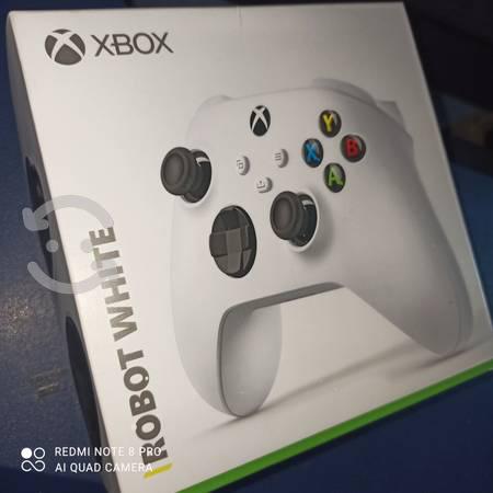 Control Xbox series Robot White