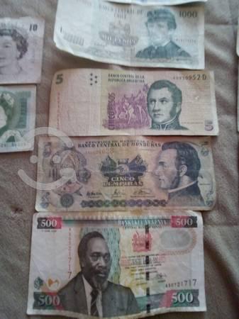 variedad de billetes de diferentes paises