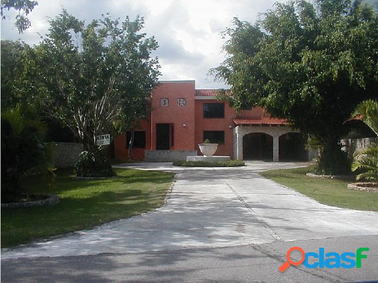 VENTA CASA MÉRIDA CLUB DE GOLF LA CEIBA 4 HABITACIONES