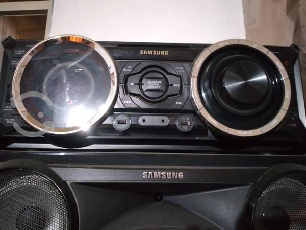Vendo Estéreo Samsung con sonido fútbol seminuevo