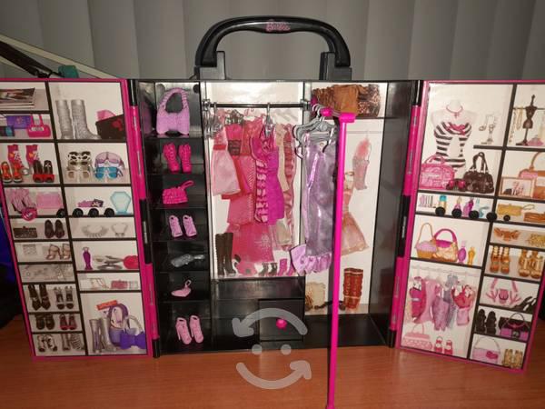 Barbie closet fashionista